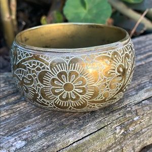 Vintage 80s Boho brass flower etched bracelet